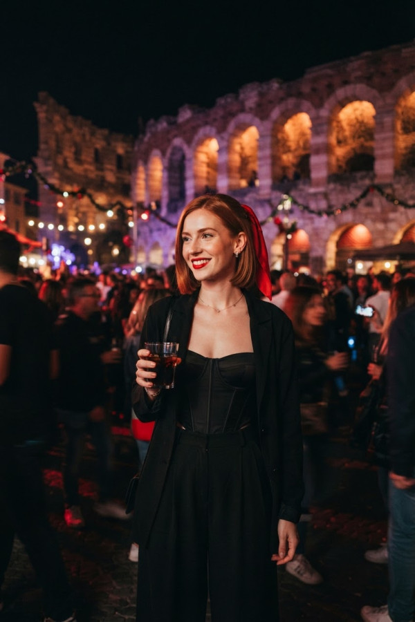 La fille de la féria — par Infinity_rose — © XStory-fr.com