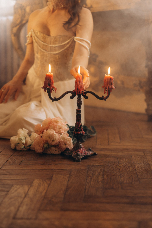 Effeuillage à la lueur des chandelles — par Acanthe — © XStory-fr.com