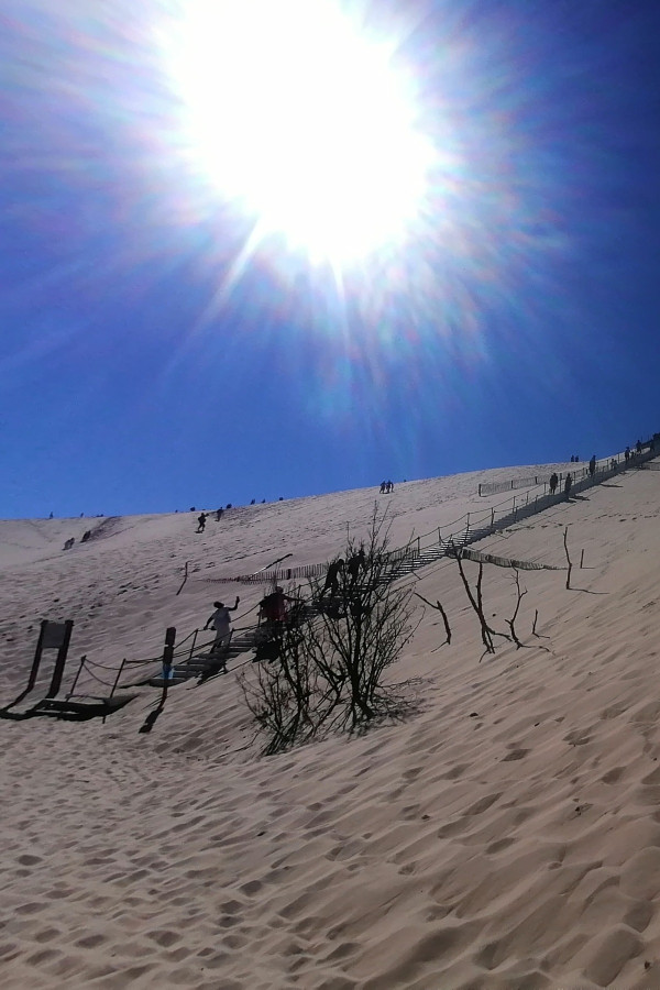 Prise dans les dunes — par TYBAR — © XStory-fr.com